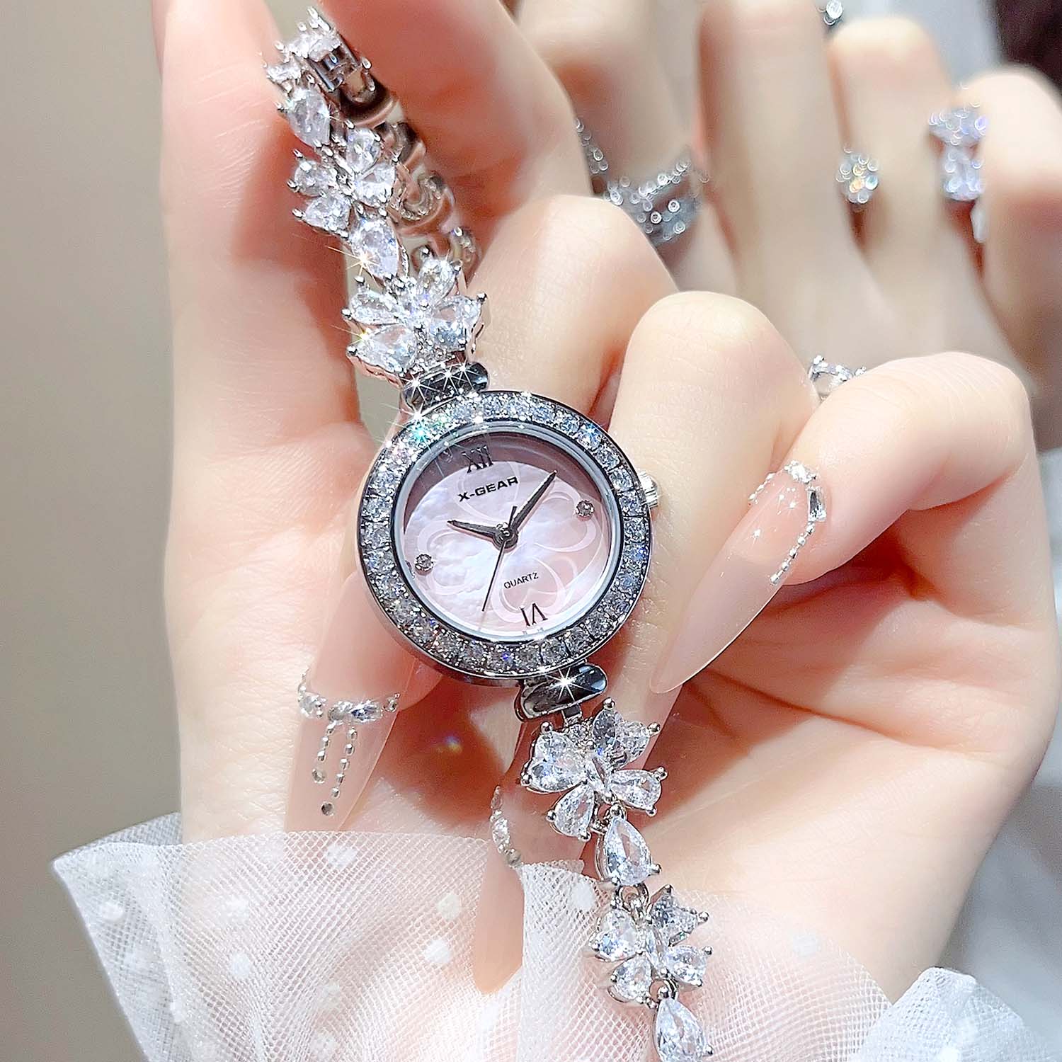 Kelebek Bilezikli Saat Kadınla - Luxury X I Watch incelemesi ve fiyatı